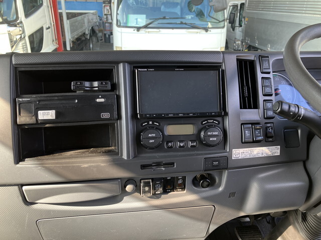 いすゞフォワードアルミウイング中型（4t）[写真36]