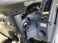 いすゞフォワードアルミウイング中型（4t）[写真38]