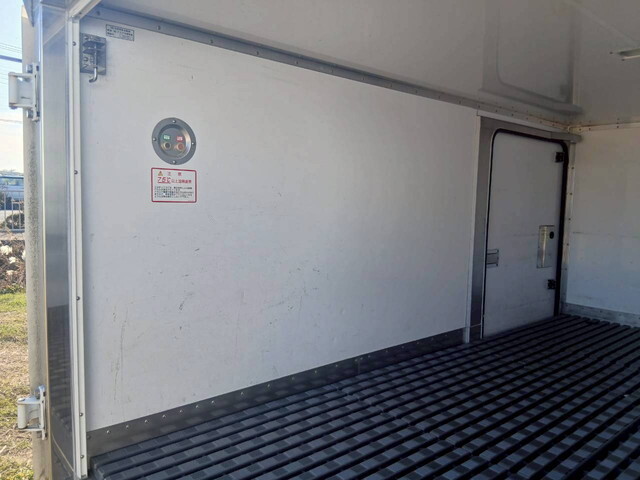 日産アトラス保冷バン小型（2t・3t）[写真17]