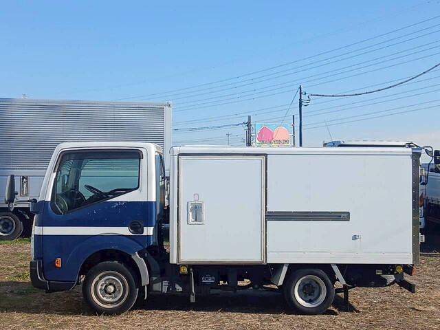 日産アトラス保冷バン小型（2t・3t）[写真08]