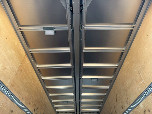 いすゞフォワードアルミウイング中型（4t）[写真10]