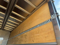 いすゞフォワードアルミウイング中型（4t）[写真13]