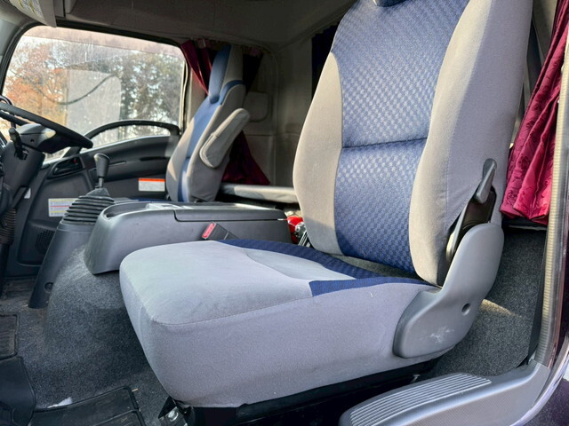 いすゞフォワードアルミウイング中型（4t）[写真33]