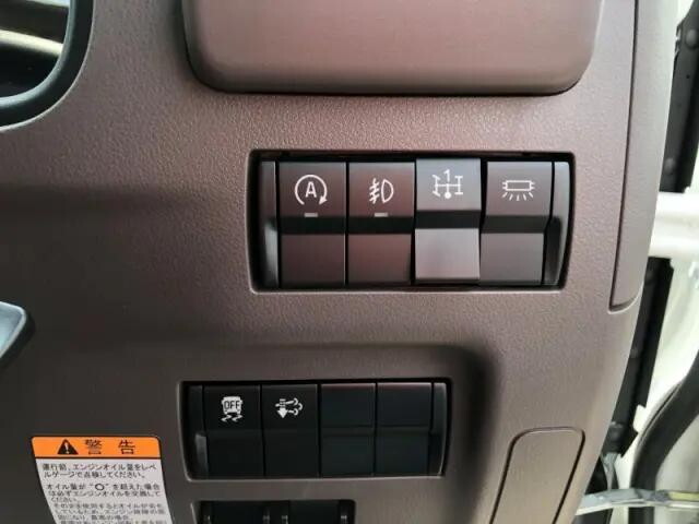 三菱ふそうキャンタークレーン4段小型（2t・3t）[写真11]