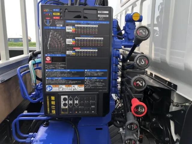 三菱ふそうキャンタークレーン4段小型（2t・3t）[写真24]