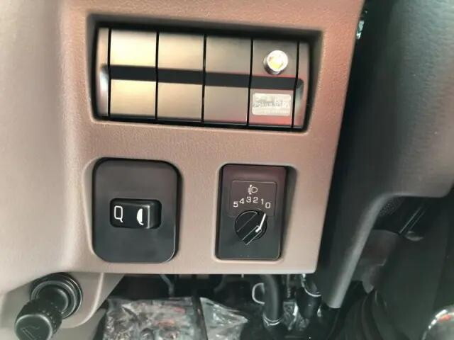 三菱ふそうキャンタークレーン4段小型（2t・3t）[写真09]