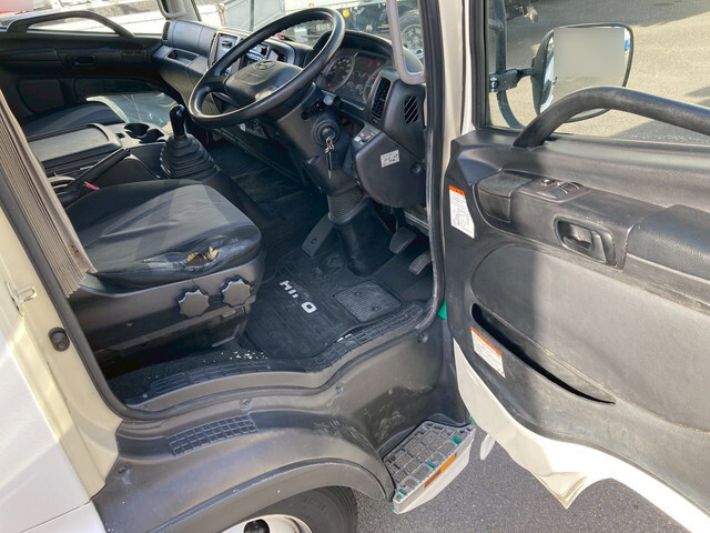 日野レンジャー冷凍車（冷蔵車）中型（4t）[写真22]