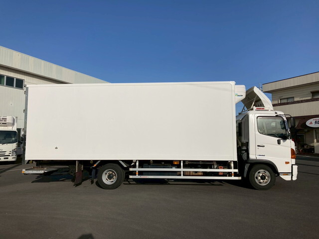 日野レンジャー冷凍車（冷蔵車）中型（4t）[写真05]