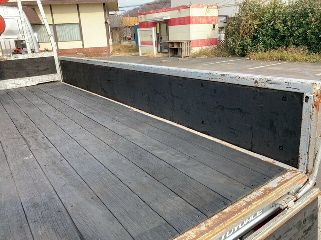 トヨタトヨエースクレーン4段中型（4t）[写真08]