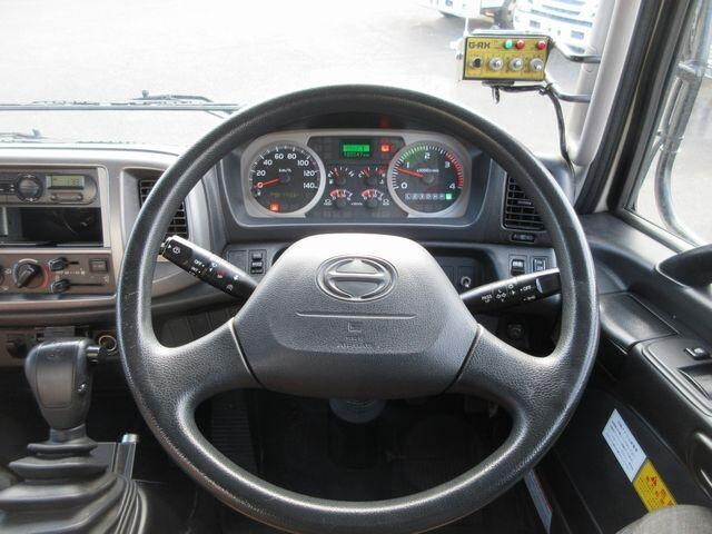 日野レンジャーパッカー車（塵芥車）中型（4t）[写真36]