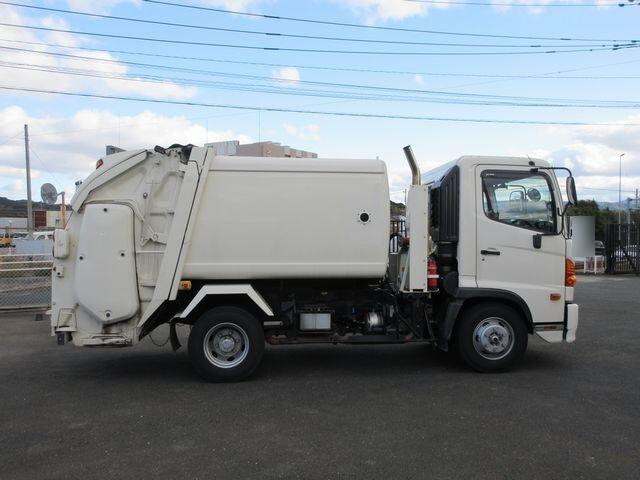 日野レンジャーパッカー車（塵芥車）中型（4t）[写真09]