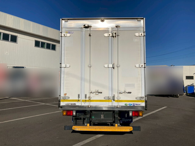 いすゞエルフ冷凍車（冷蔵車）小型（2t・3t）[写真02]