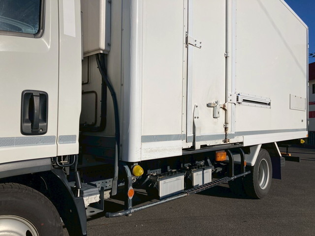 いすゞエルフ冷凍車（冷蔵車）小型（2t・3t）[写真08]