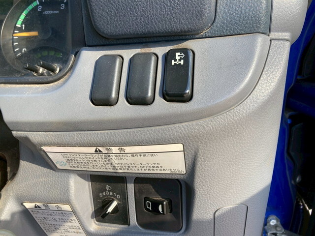 三菱ふそうキャンタークレーン4段小型（2t・3t）[写真11]