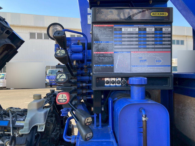 三菱ふそうキャンタークレーン4段小型（2t・3t）[写真36]