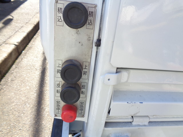 三菱ふそうキャンターパッカー車（塵芥車）小型（2t・3t）[写真12]