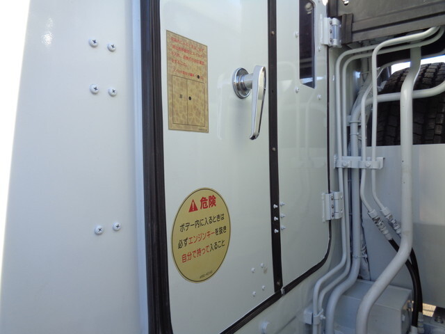 三菱ふそうキャンターパッカー車（塵芥車）小型（2t・3t）[写真24]