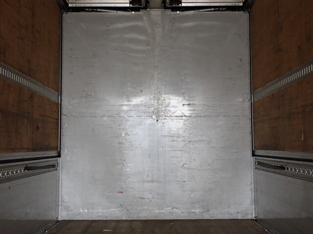 いすゞギガアルミウイング大型（10t）[写真14]