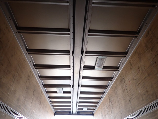 いすゞギガアルミウイング大型（10t）[写真16]