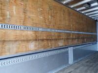 いすゞギガアルミウイング大型（10t）[写真18]