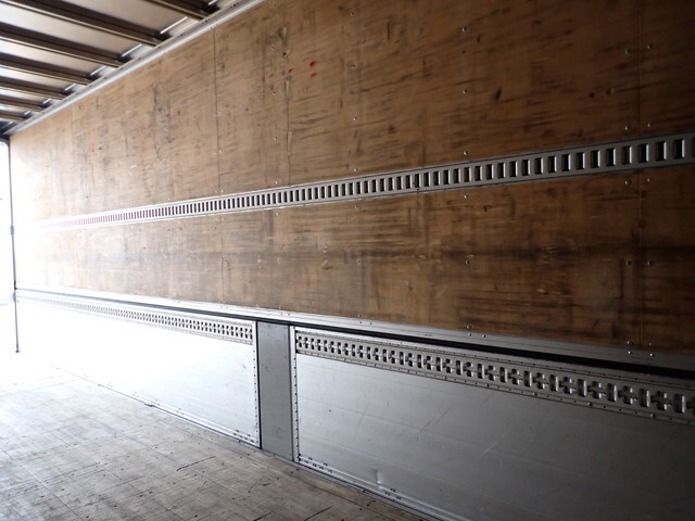 いすゞギガアルミウイング大型（10t）[写真18]