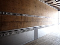 いすゞギガアルミウイング大型（10t）[写真21]