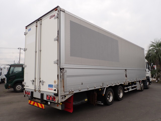 いすゞギガアルミウイング大型（10t）[写真03]