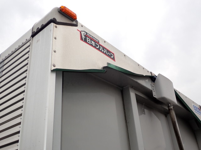 いすゞギガアルミウイング大型（10t）[写真38]