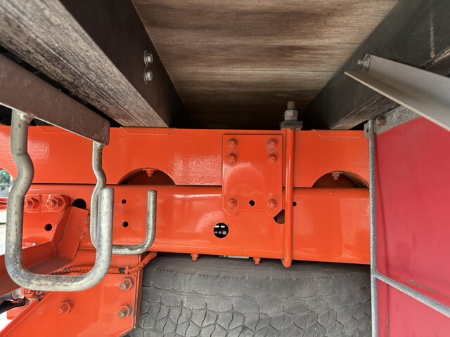 いすゞフォワード平ボディ中型（4t）[写真18]