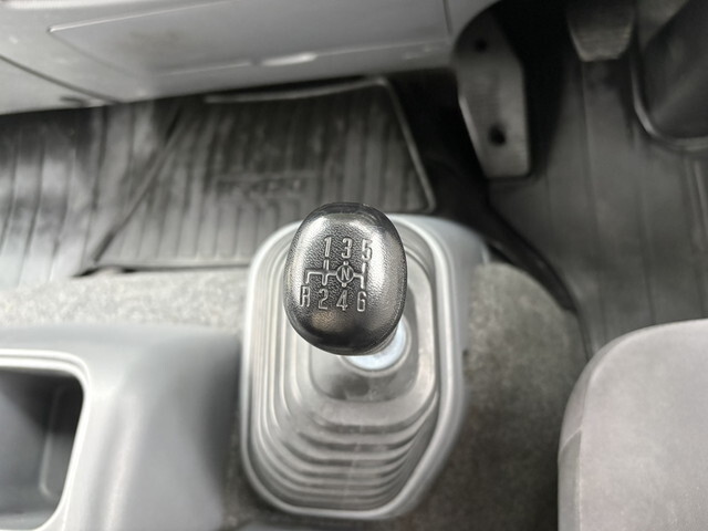 いすゞフォワード平ボディ中型（4t）[写真23]