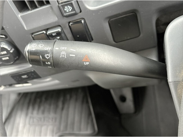 いすゞフォワード平ボディ中型（4t）[写真25]