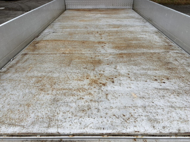 いすゞフォワード平ボディ中型（4t）[写真09]