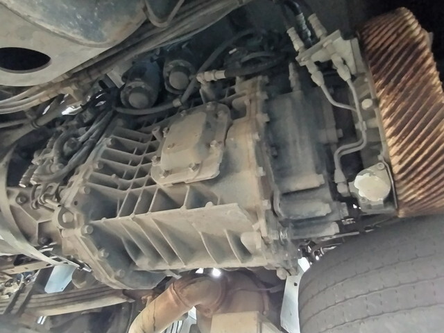 いすゞギガトレーラーヘッド（トラクターヘッド）大型（10t）[写真19]