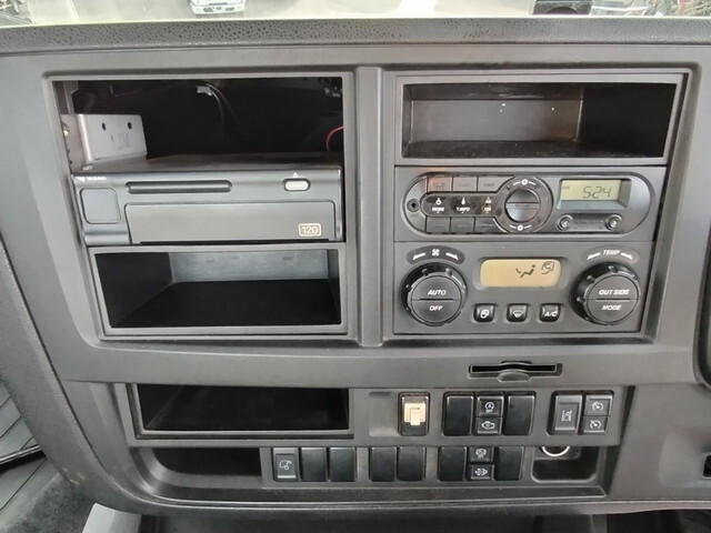 いすゞギガトレーラーヘッド（トラクターヘッド）大型（10t）[写真25]