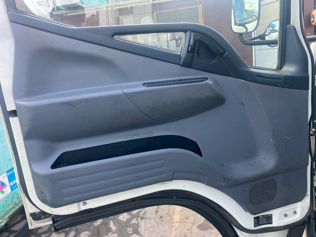 三菱ふそうキャンター平ボディ小型（2t・3t）[写真26]