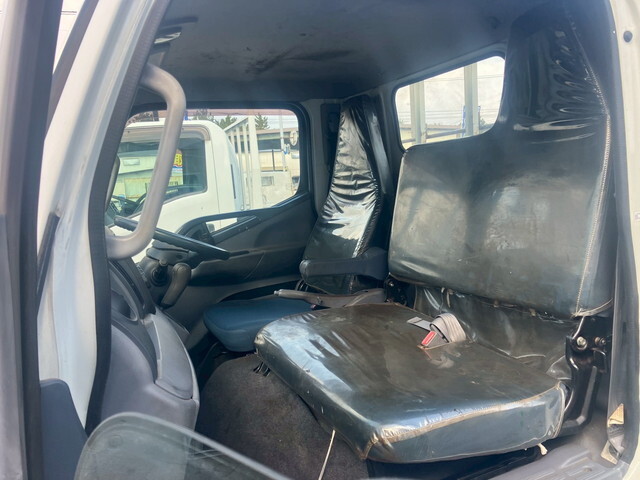 三菱ふそうキャンター平ボディ小型（2t・3t）[写真30]