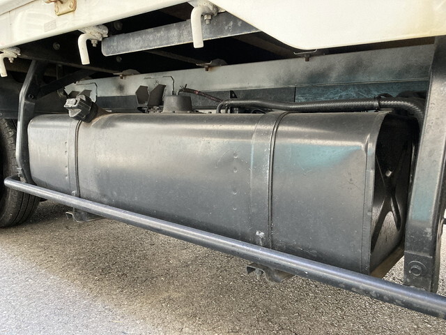 日産アトラス幌ウイング小型（2t・3t）[写真12]