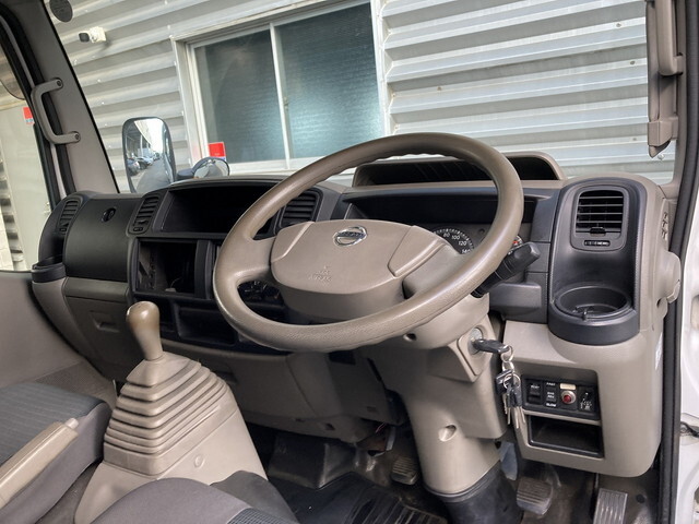 日産アトラス幌ウイング小型（2t・3t）[写真17]