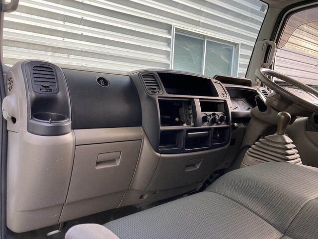 日産アトラス幌ウイング小型（2t・3t）[写真21]