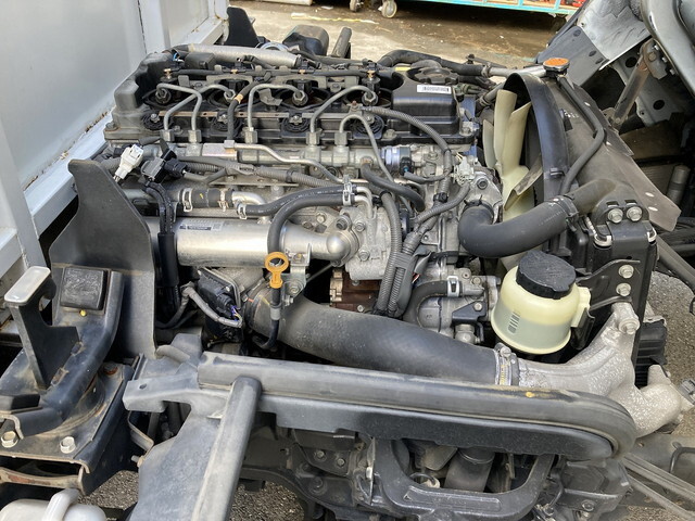 日産アトラス幌ウイング小型（2t・3t）[写真24]