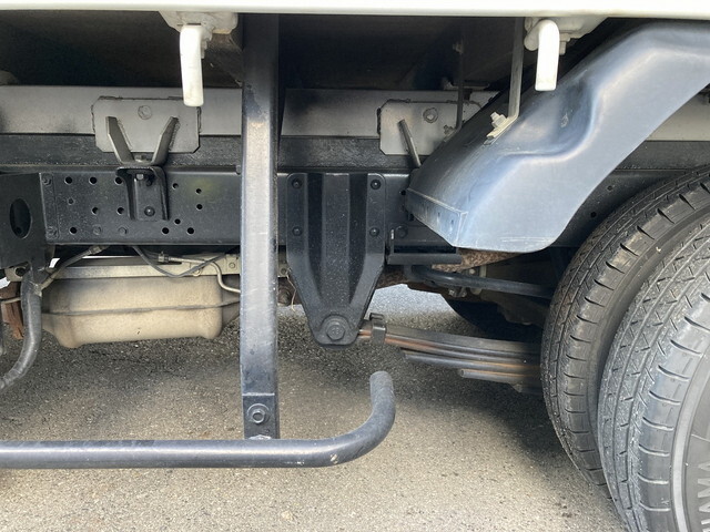 日産アトラス幌ウイング小型（2t・3t）[写真25]