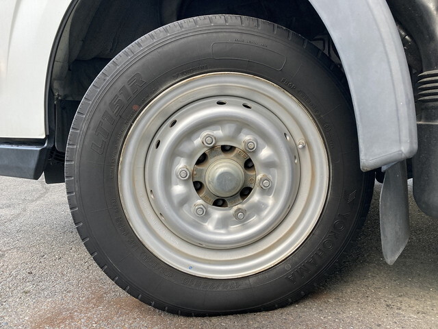 日産アトラス幌ウイング小型（2t・3t）[写真26]