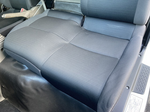 日産アトラス幌ウイング小型（2t・3t）[写真34]