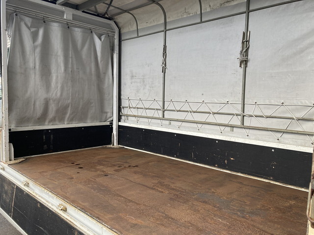 日産アトラス幌ウイング小型（2t・3t）[写真06]