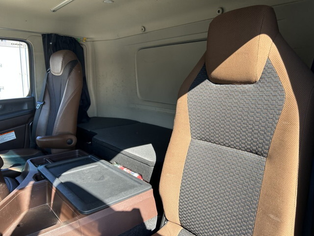 日野プロフィア冷凍車（冷蔵車）大型（10t）[写真30]