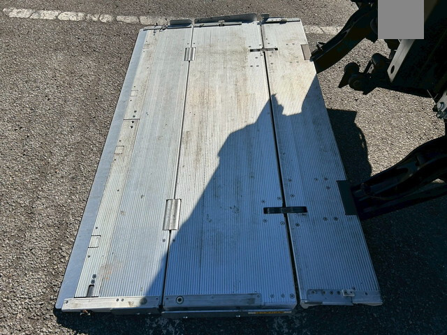 いすゞエルフ冷凍車（冷蔵車）小型（2t・3t）[写真13]