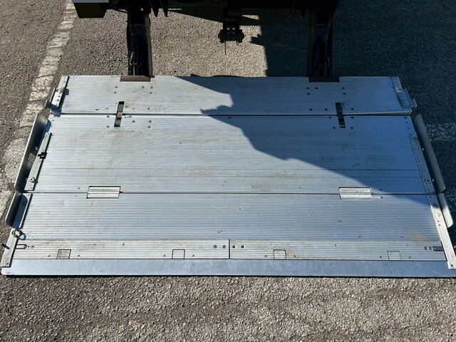 いすゞエルフ冷凍車（冷蔵車）小型（2t・3t）[写真14]