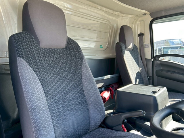 いすゞエルフ冷凍車（冷蔵車）小型（2t・3t）[写真16]