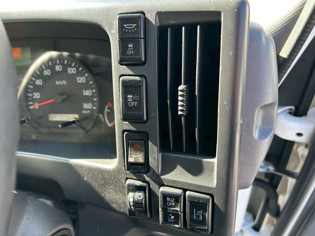 いすゞエルフ冷凍車（冷蔵車）小型（2t・3t）[写真17]