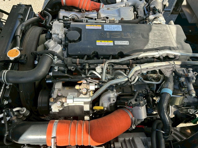 いすゞエルフ冷凍車（冷蔵車）小型（2t・3t）[写真24]